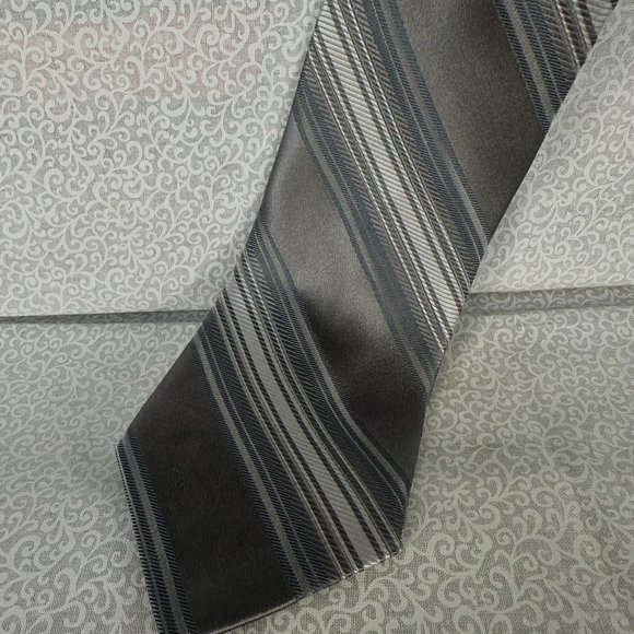 Express 100%‎ Silk Light Grays/Silver Colors Striped Repp Tie, 3 1/4 Inch Wide - Picture 2 of 7